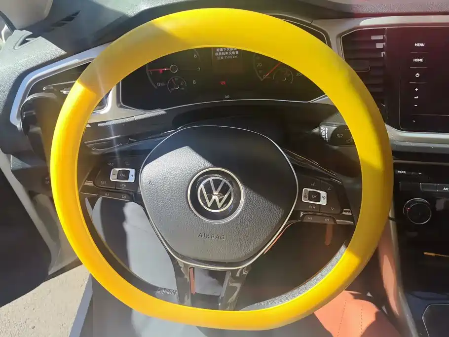 Volkswagen T-Roc — миниатюра 15