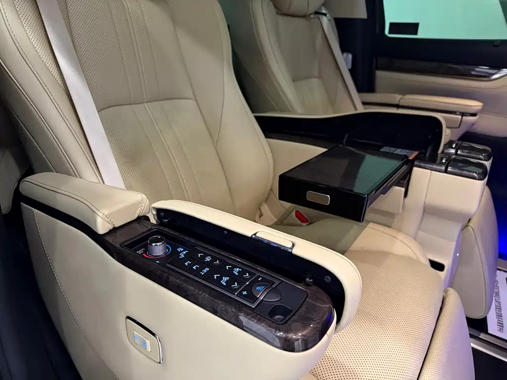 Toyota Alphard — миниатюра 19