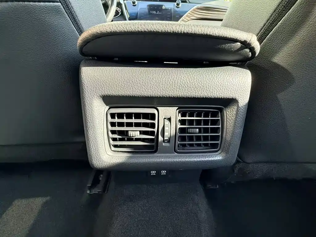 Toyota Camry — миниатюра 4