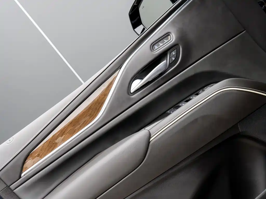 Cadillac Escalade — миниатюра 10