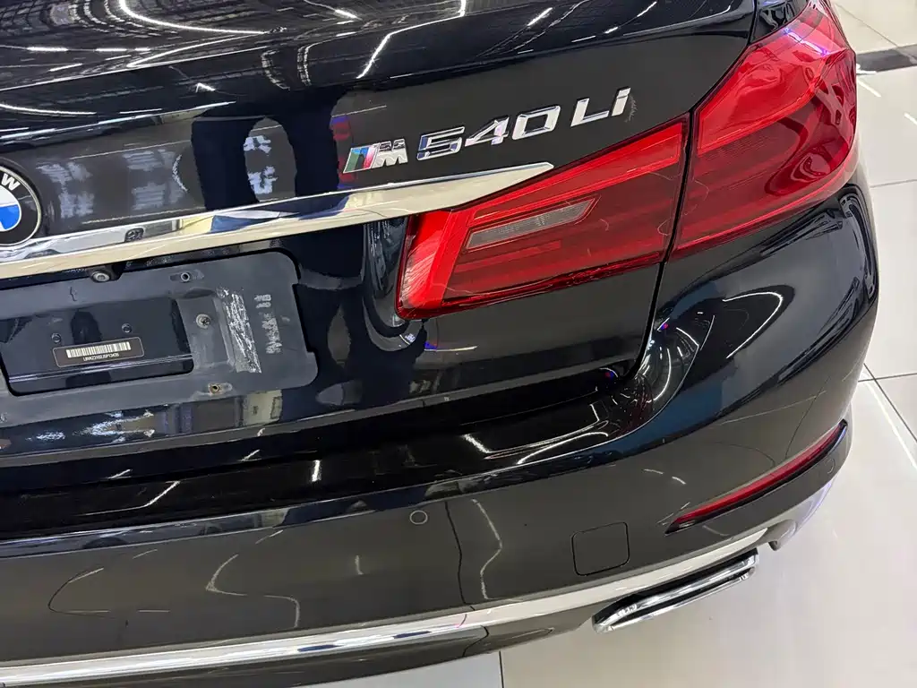 BMW 5 Series — миниатюра 4