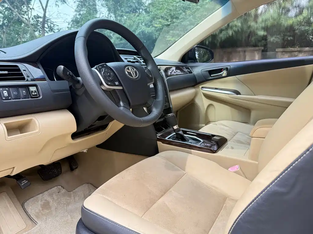 Toyota Camry — миниатюра 5