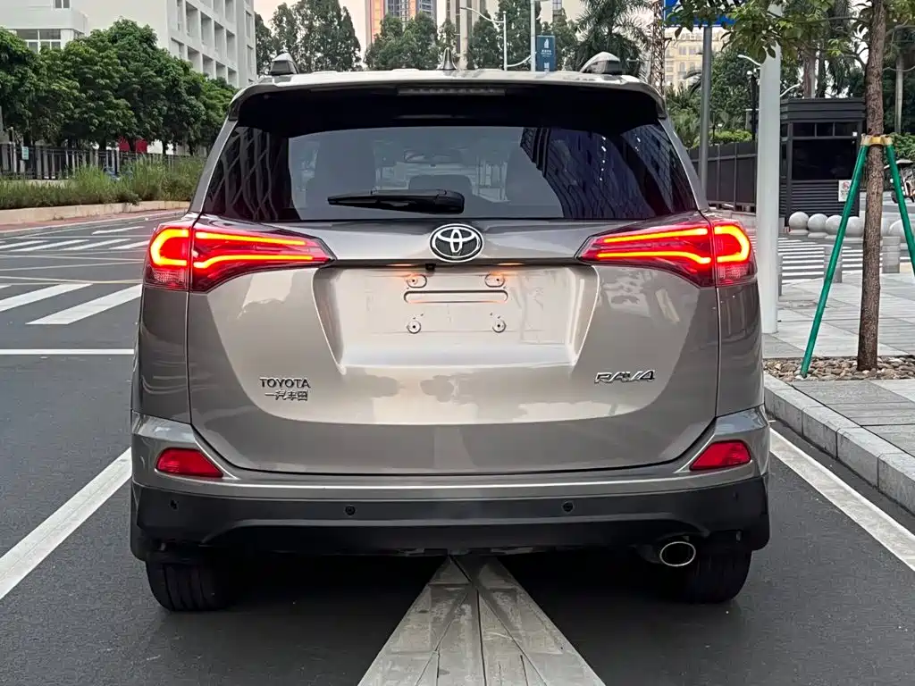 Toyota RAV4 — миниатюра 25
