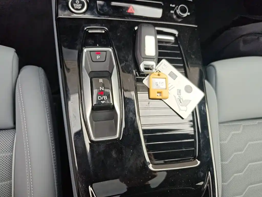 Audi Q6L e-tron — миниатюра 14
