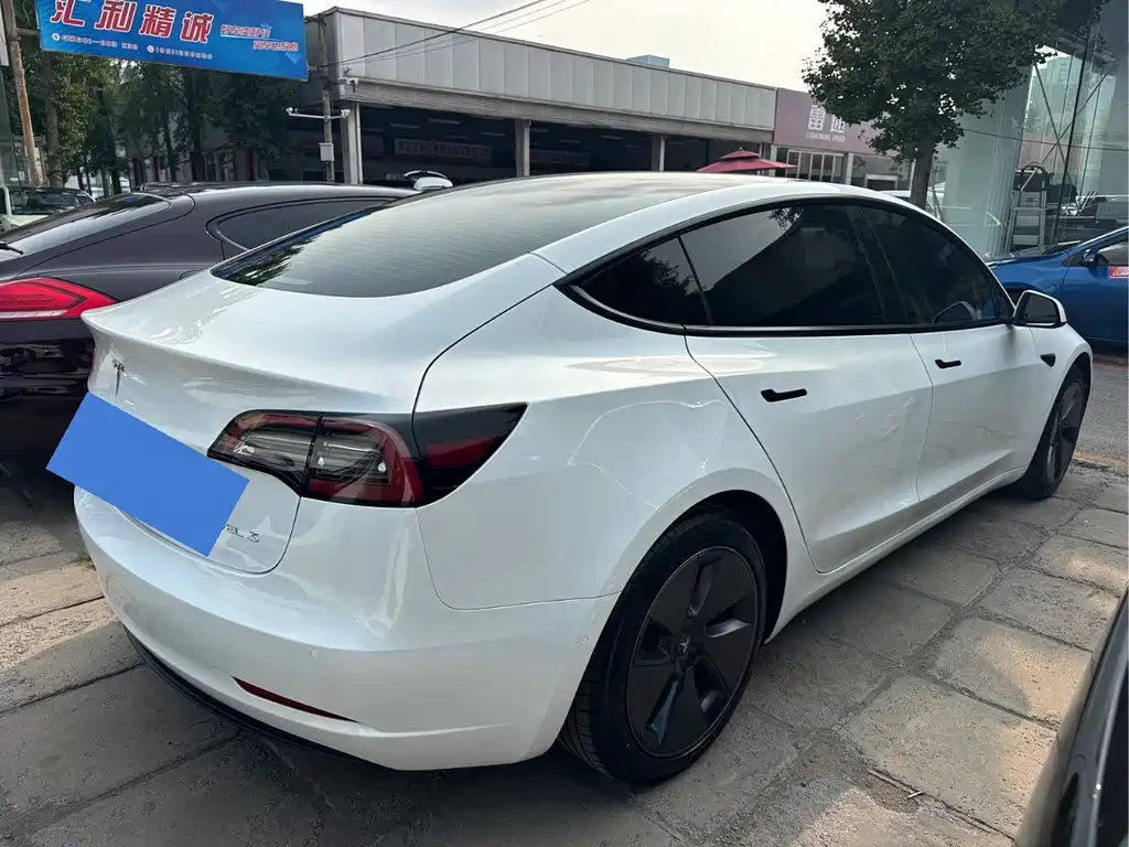 Tesla Model 3 — миниатюра 5