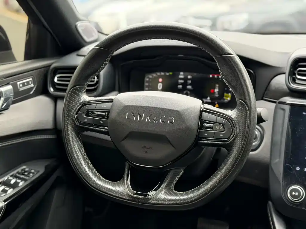 Lynk & Co 03 — миниатюра 11