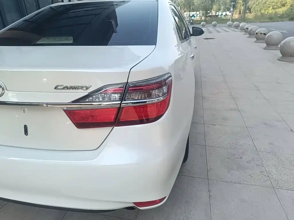 Toyota Camry — миниатюра 8