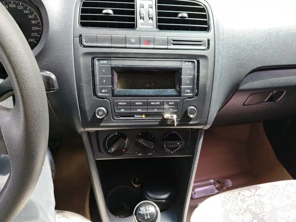Volkswagen Polo — миниатюра 6