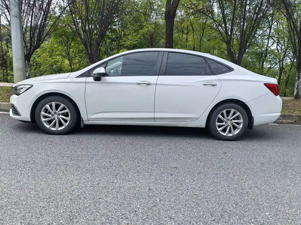 Buick Verano — миниатюра 10