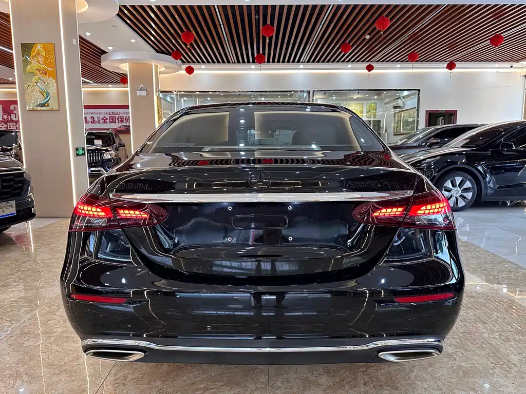 Mercedes-Benz E-Class — миниатюра 5