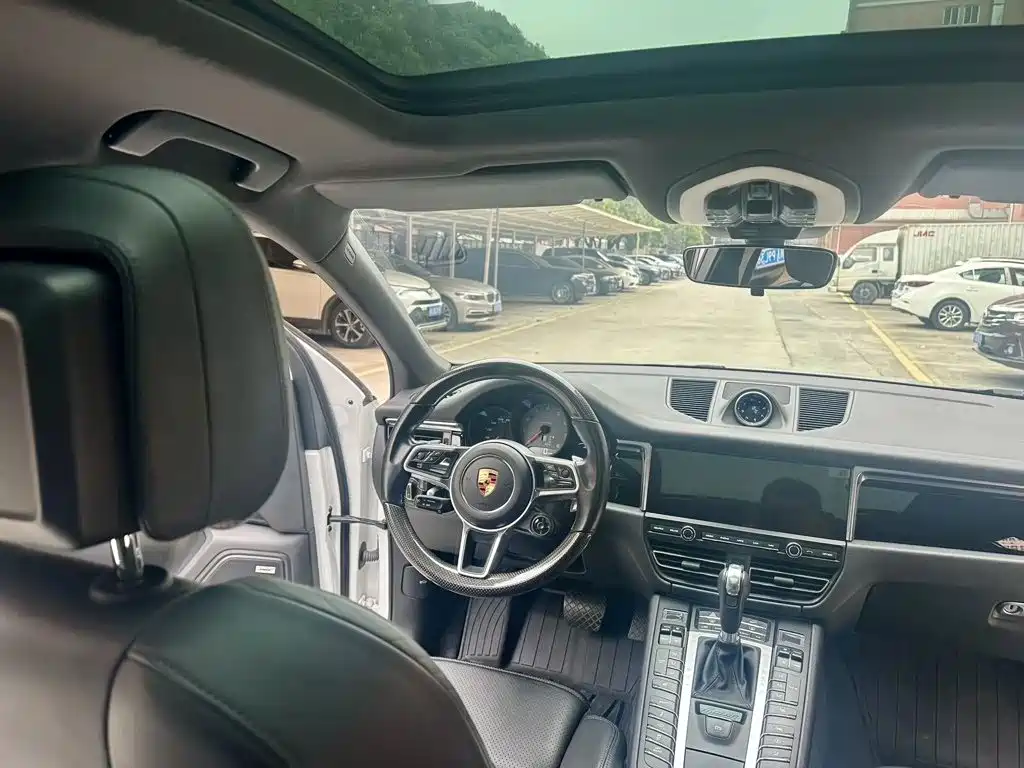 Porsche Macan — миниатюра 9