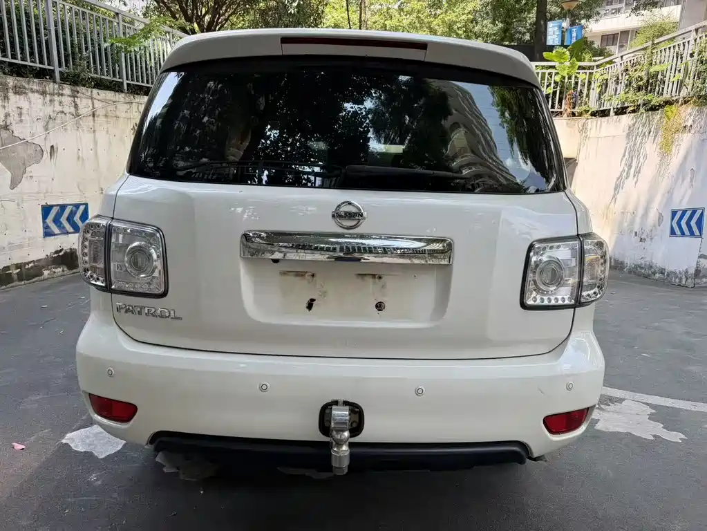 Nissan Patrol — миниатюра 18