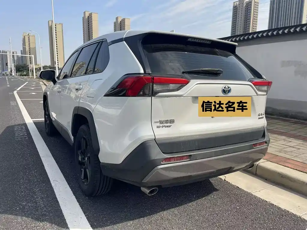 Toyota RAV4 — миниатюра 10