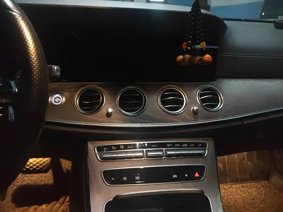 Mercedes-Benz E-Class — миниатюра 13