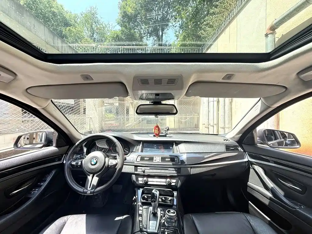 BMW 5 Series — миниатюра 7