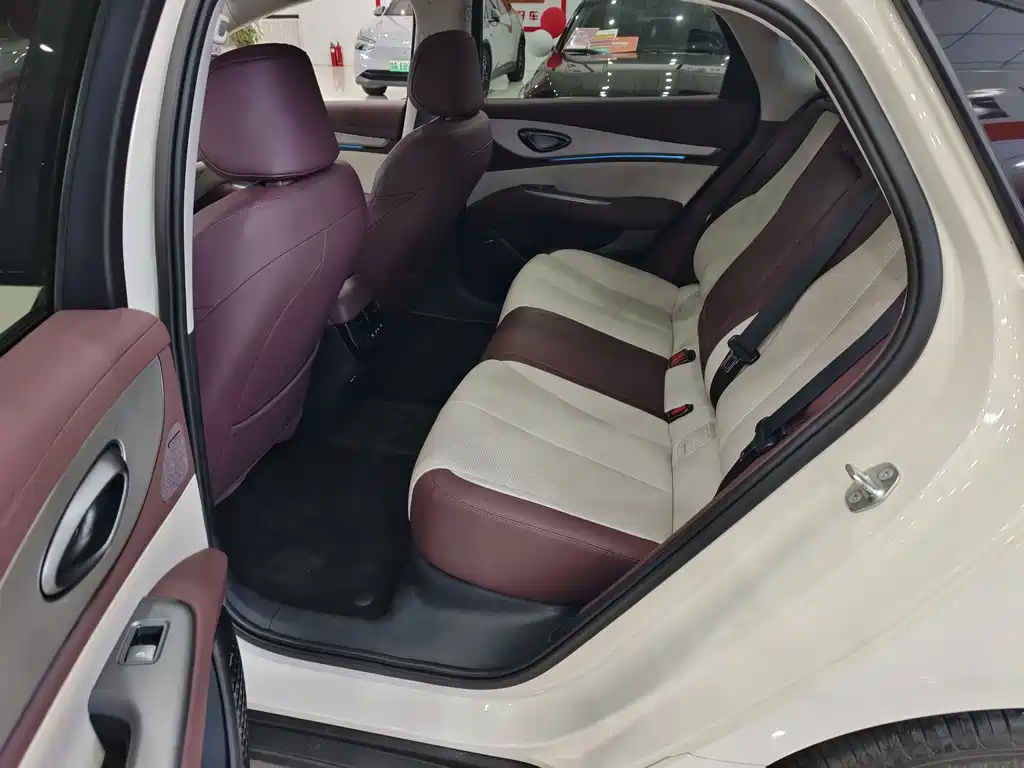 BYD 海豹07 EV — миниатюра 8