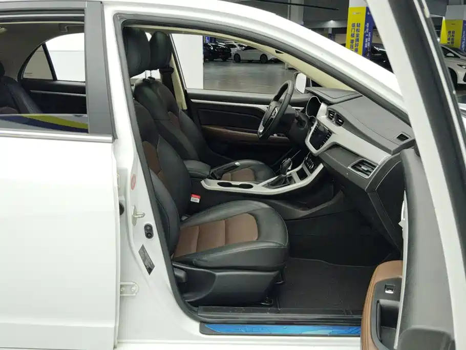 Geely Vision — миниатюра 8