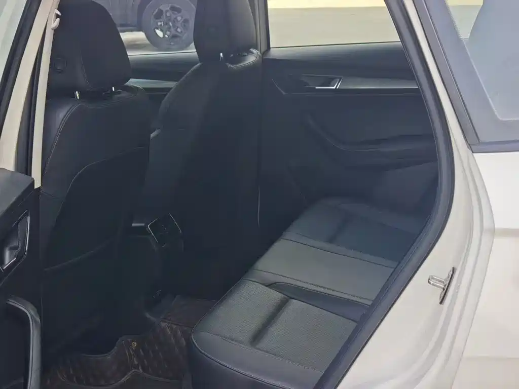 Skoda Karoq — миниатюра 5