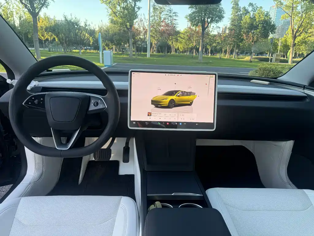 Tesla Model 3 — миниатюра 6