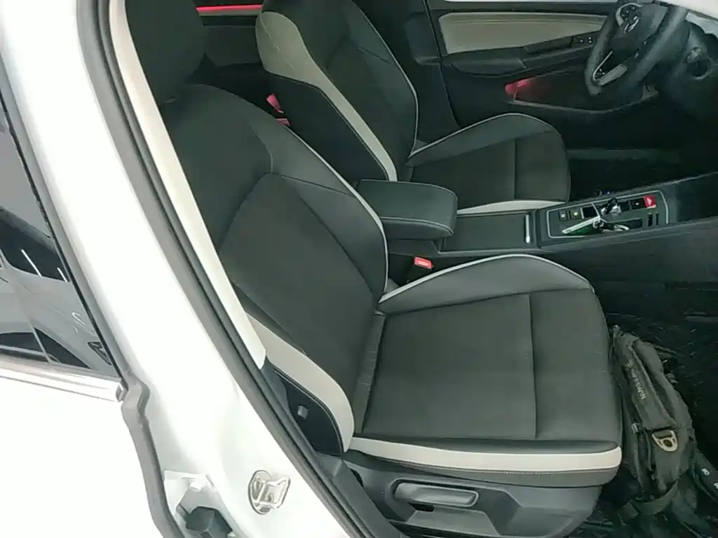 Volkswagen Golf — миниатюра 25