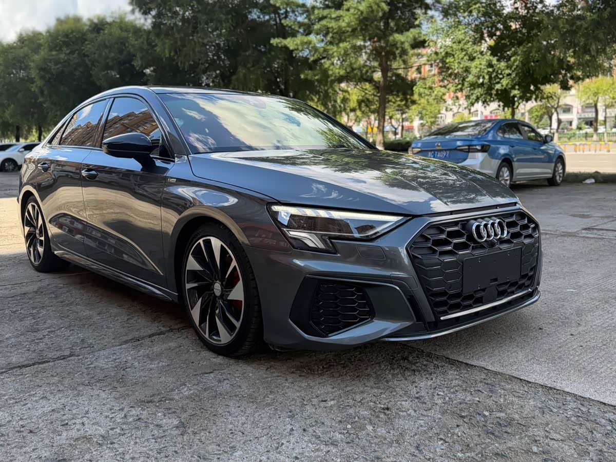Audi A3 1.4 л 2022 г. Серебристо-серый, пробег 42000 км