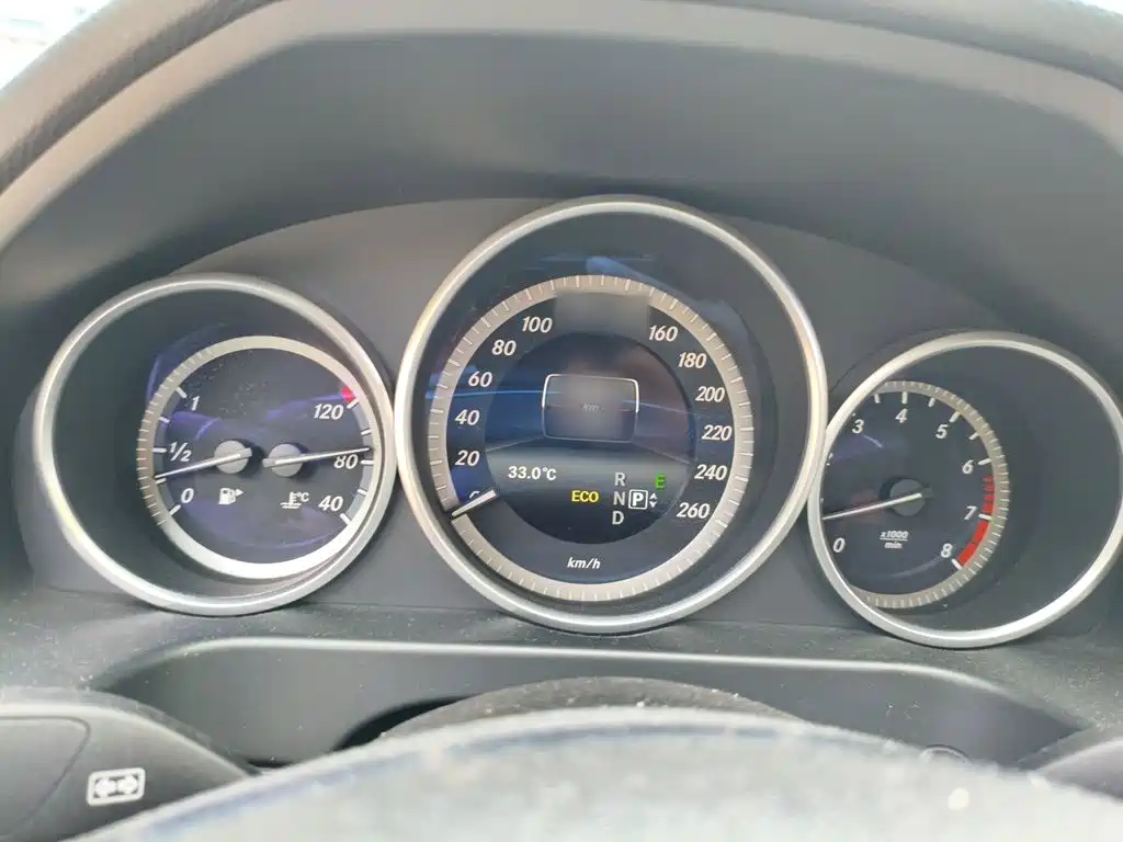 Mercedes-Benz E-Class — миниатюра 4