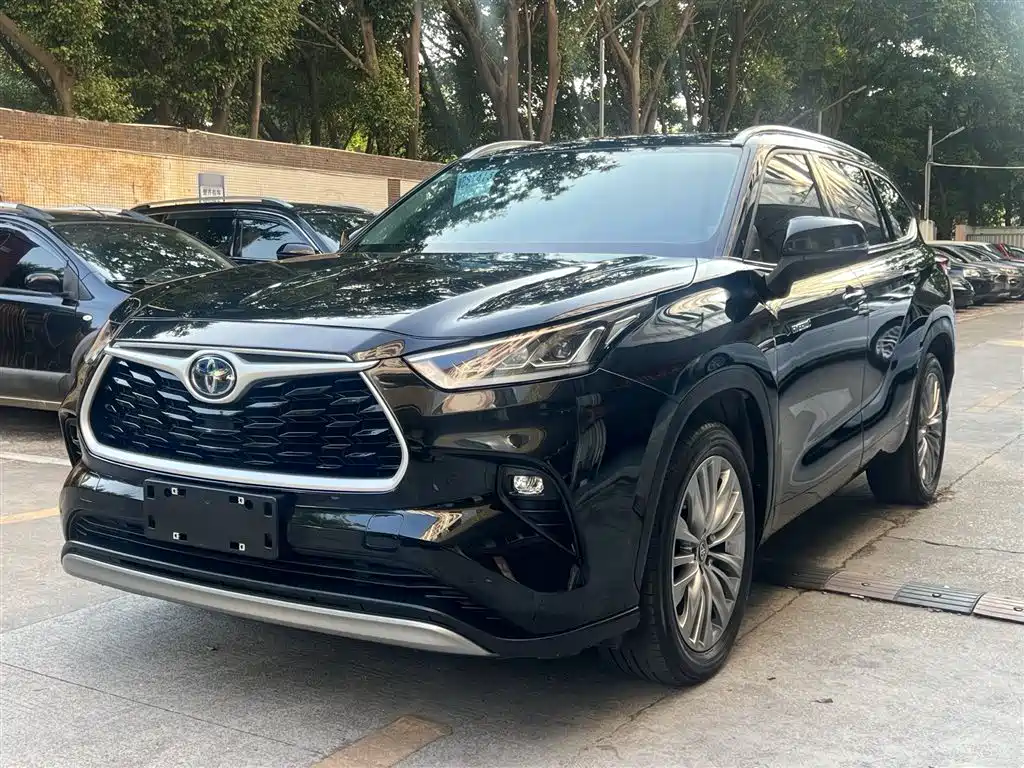 Toyota Highlander 2022 2.5L Luxury 7 мест