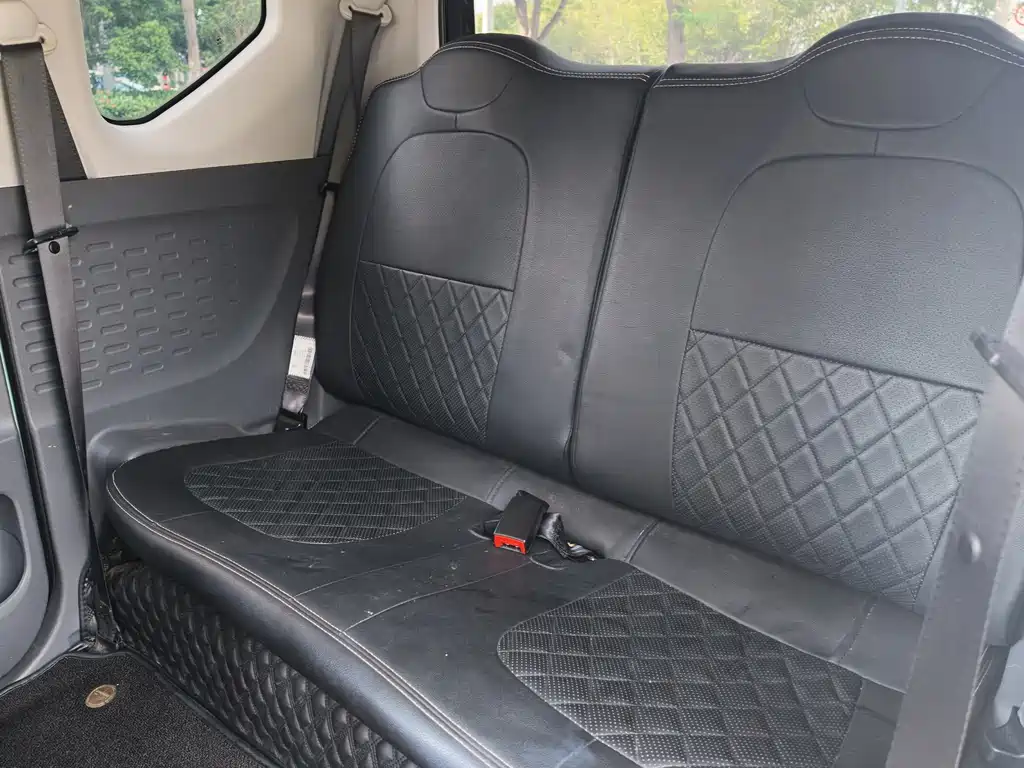Wuling MINIEV — миниатюра 11