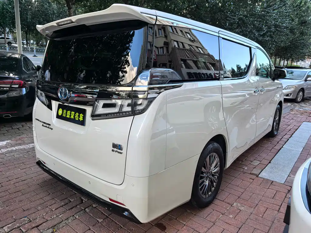 Toyota Vellfire — миниатюра 4