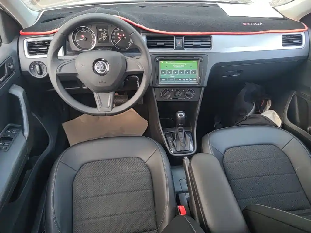 Skoda Rapid Spaceback — миниатюра 10