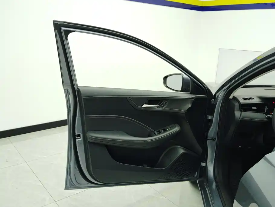 Roewe i5 — миниатюра 7
