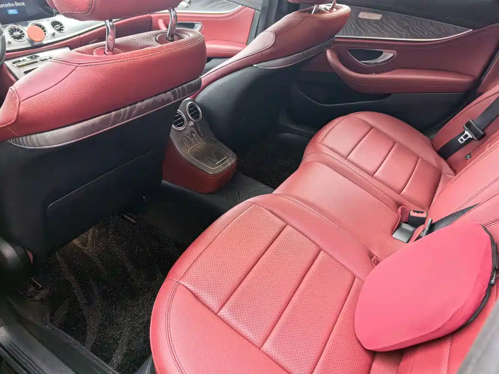 Mercedes-Benz E-Class — миниатюра 11