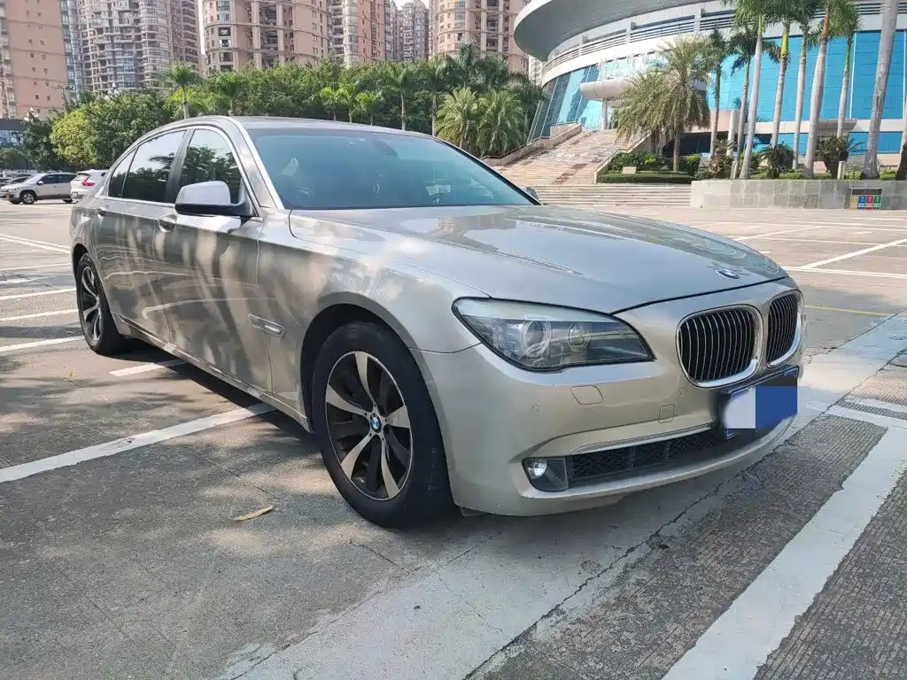 BMW 7 Series — миниатюра 2