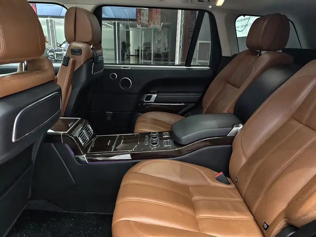 Land Rover Range Rover — миниатюра 8