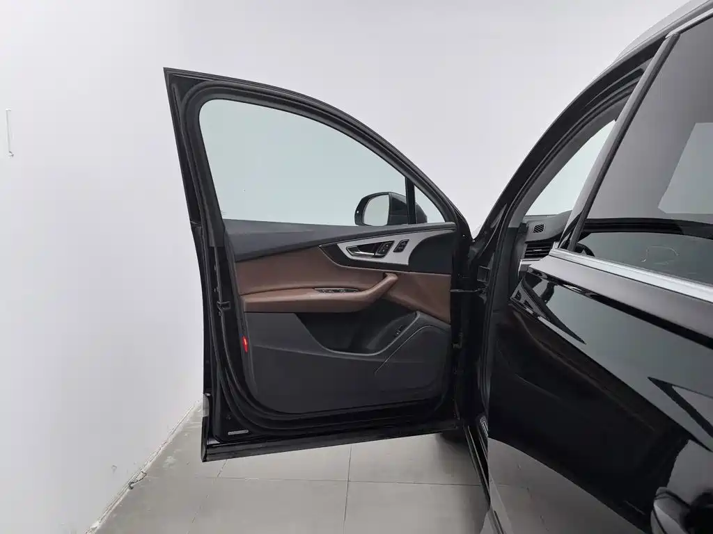 Audi Q7 — миниатюра 8
