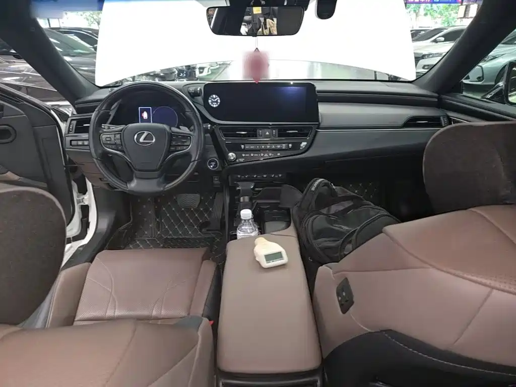 Lexus ES — миниатюра 10