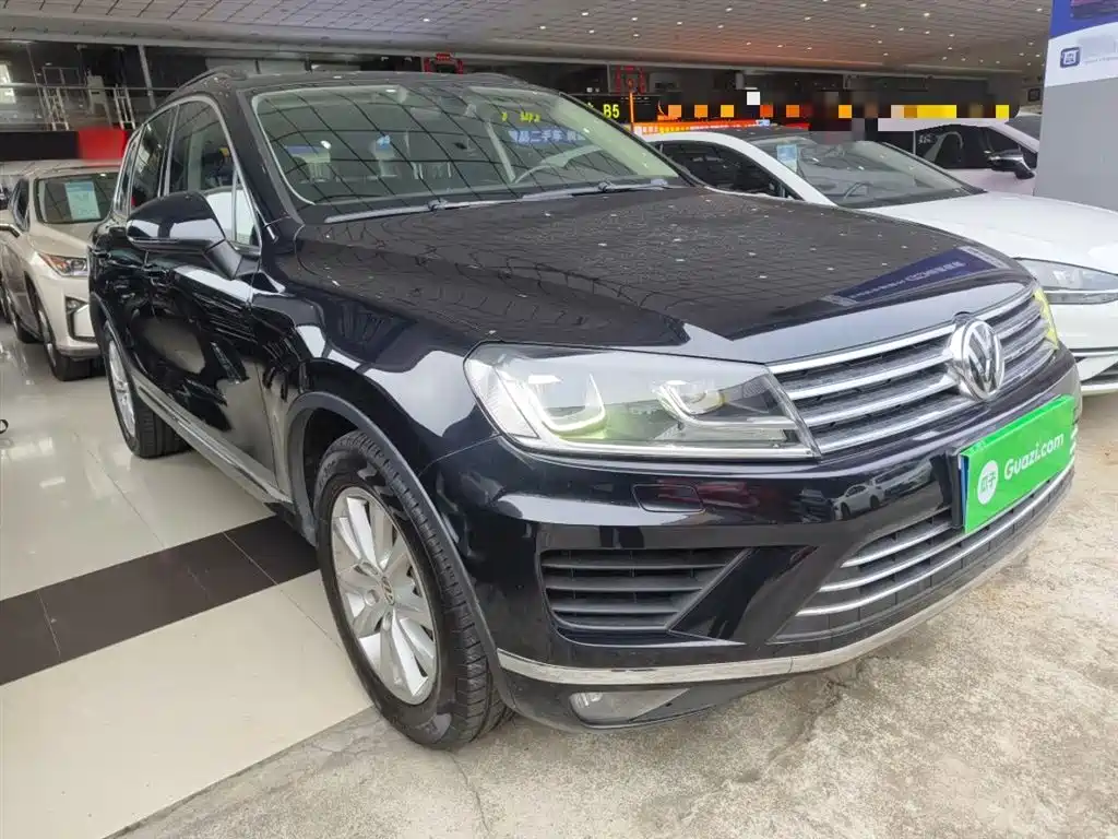VOLKSWAGEN TOUAREG