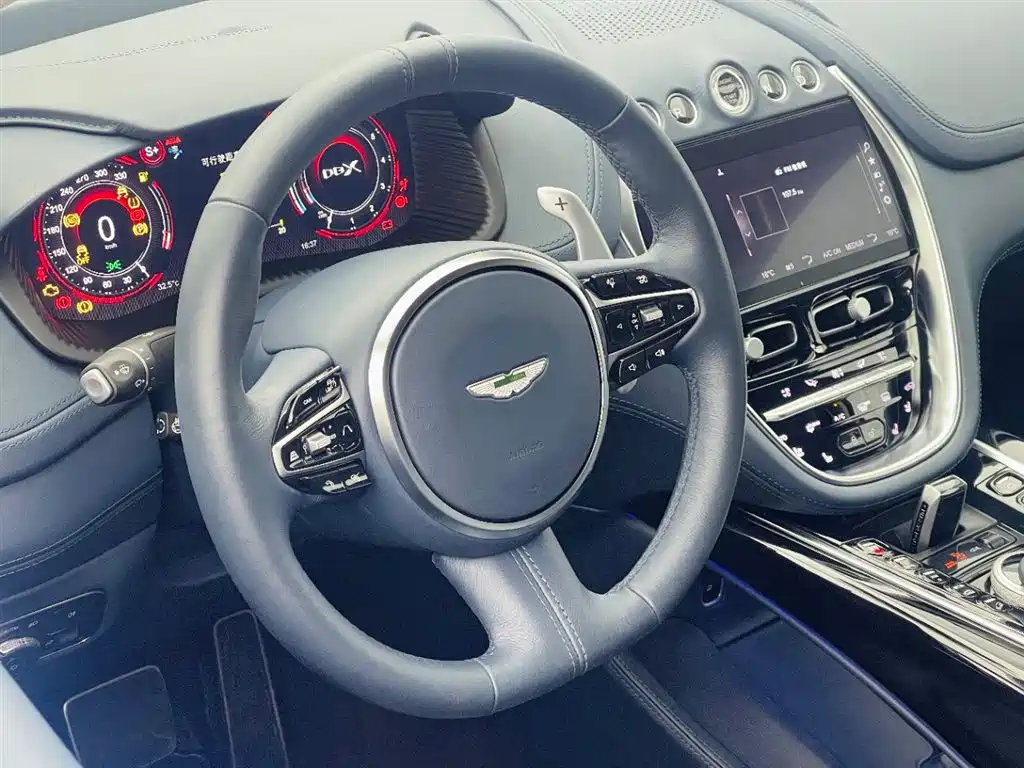 ASTON MARTIN  DBX