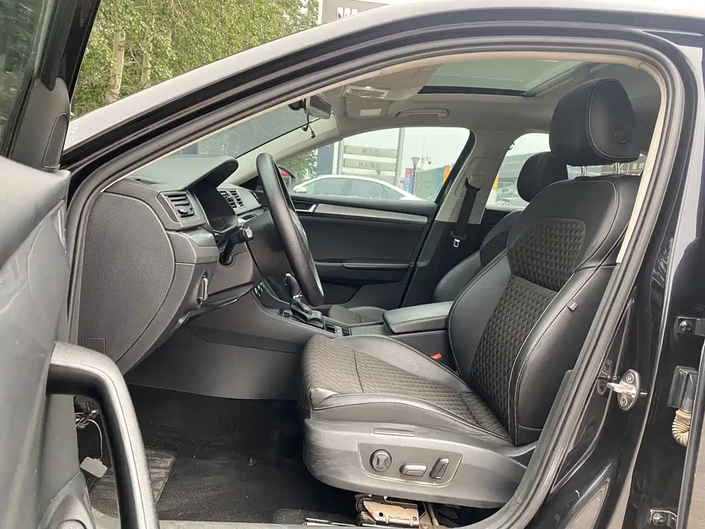 Skoda Superb — миниатюра 8