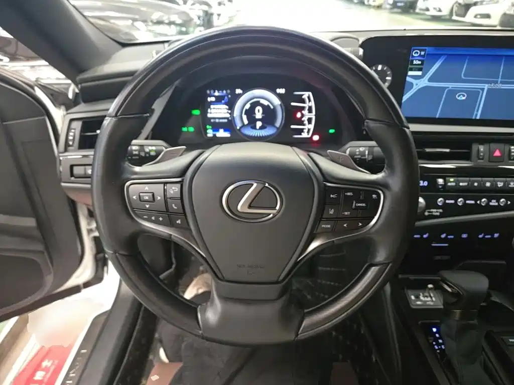 Lexus ES — миниатюра 11