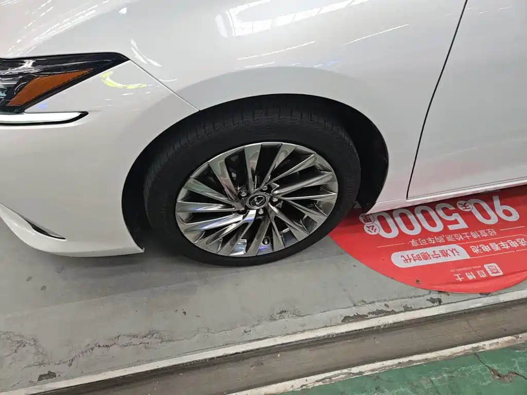 Lexus ES — миниатюра 23