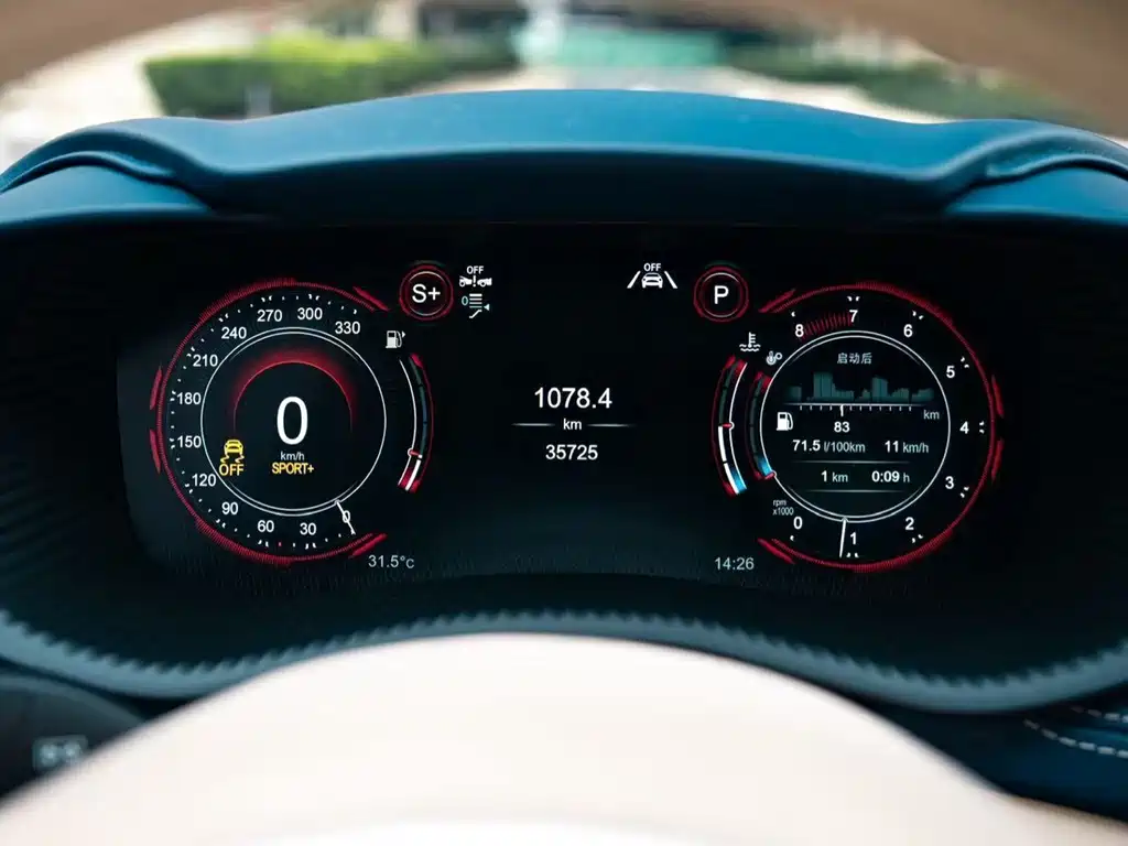 Aston Martin DBX — миниатюра 16