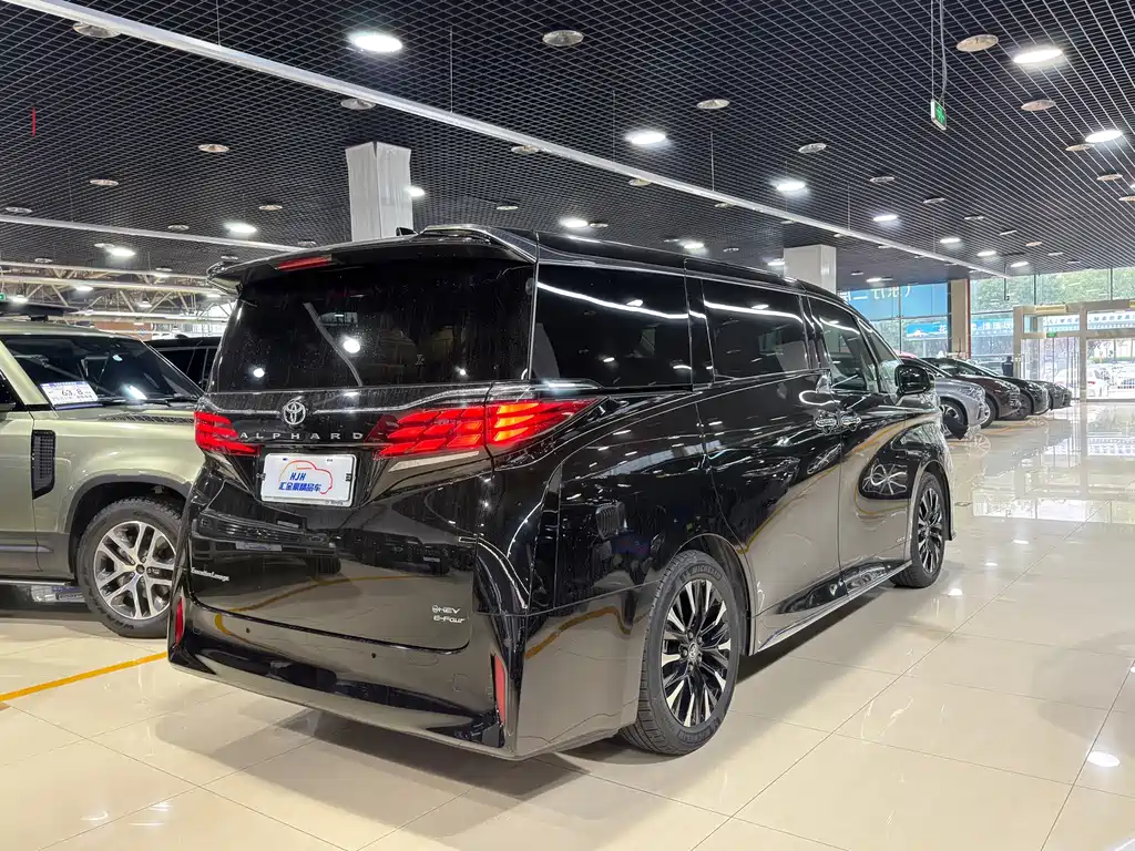 Toyota Alphard 2024 — фото 9