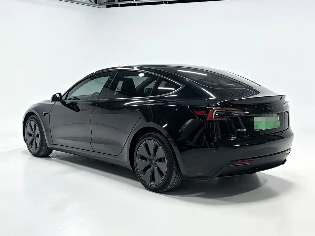 Tesla Model 3 — миниатюра 5