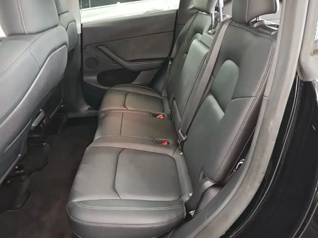 Tesla Model Y — миниатюра 17