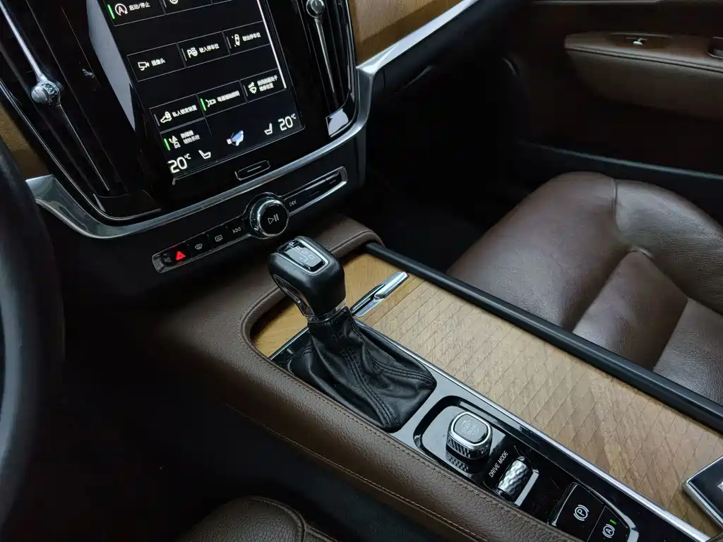 Volvo S90 — миниатюра 26