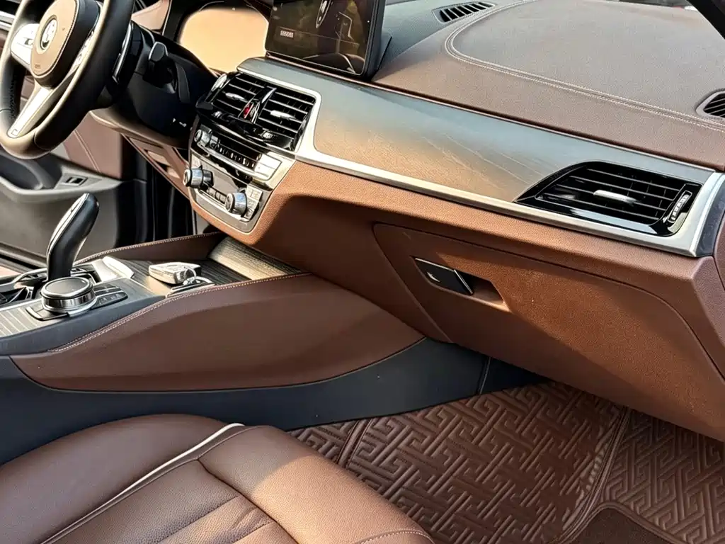 BMW 5 Series — миниатюра 8