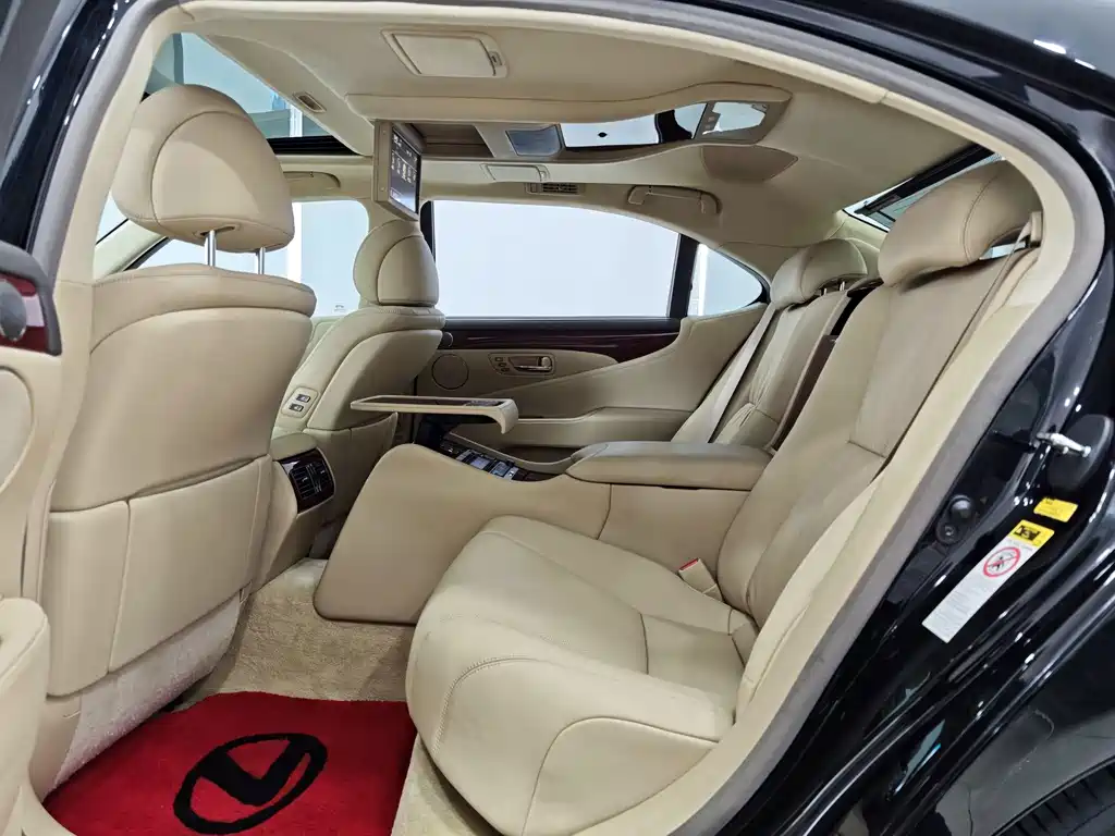 Lexus LS — миниатюра 9