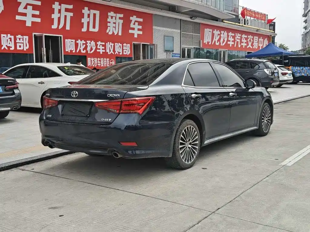 Toyota Crown — миниатюра 9