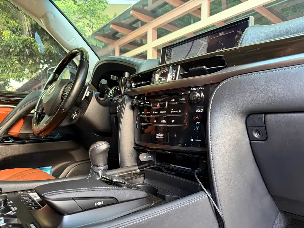 Lexus LX — миниатюра 29